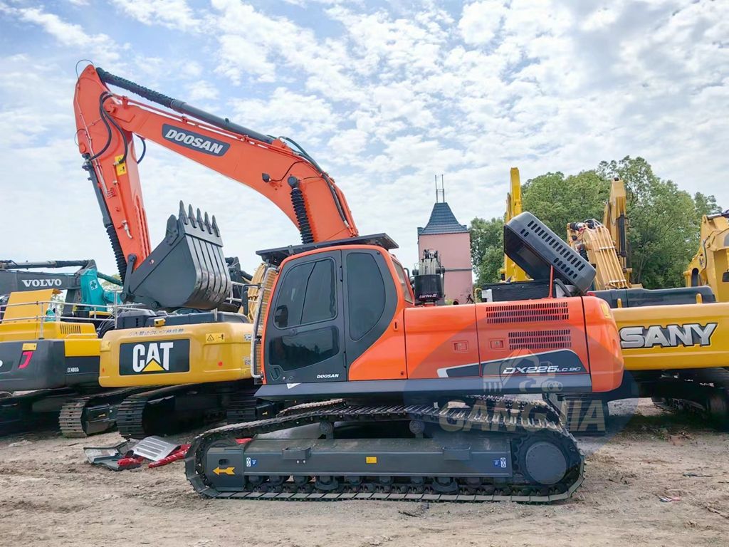 used doosan  DX225 excavator for sale