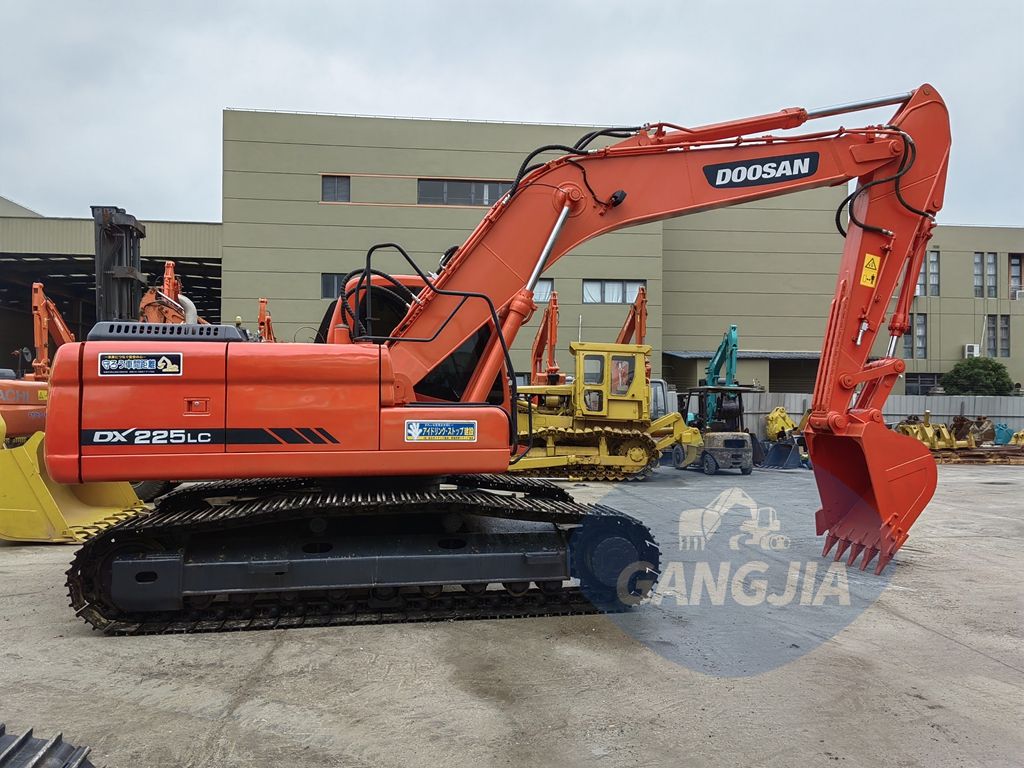 Doosan DX225 excavator for sale