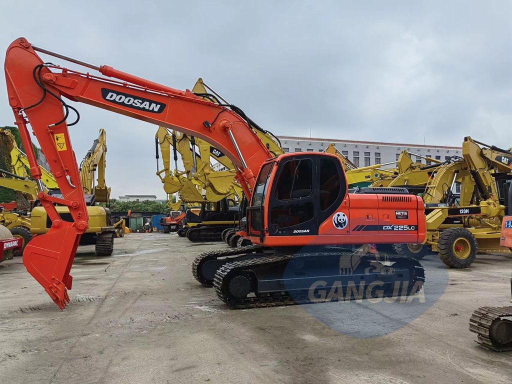 used doosan  DX225 excavator in stock