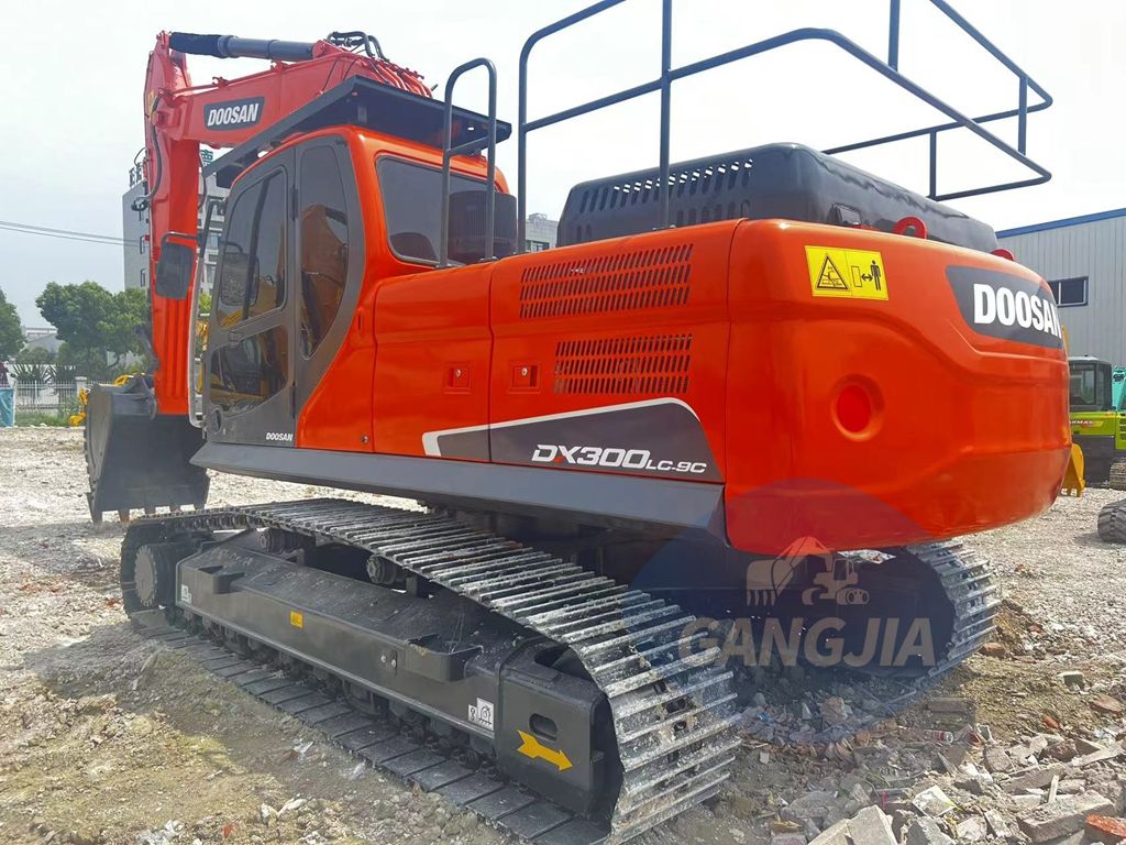 Doosan DX300 second-hand excavator spot sale