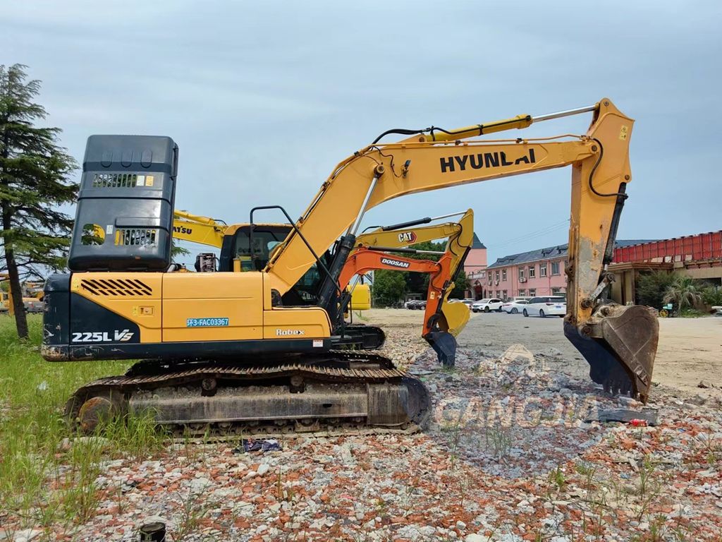 Hyundai R225-9 used excavator for sale